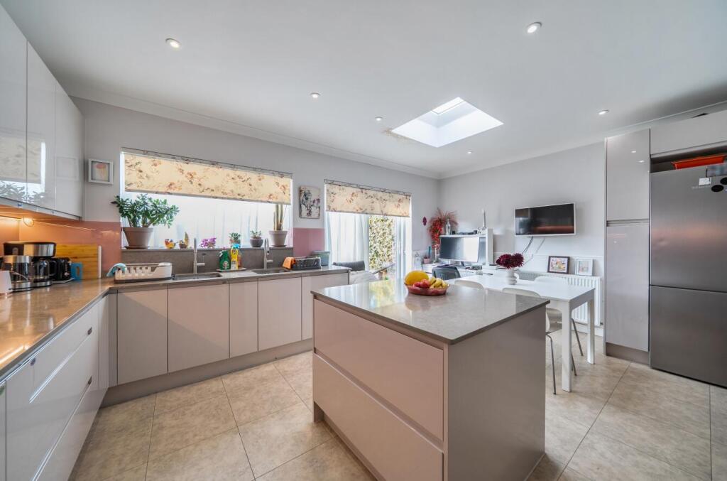 House in London - View 5