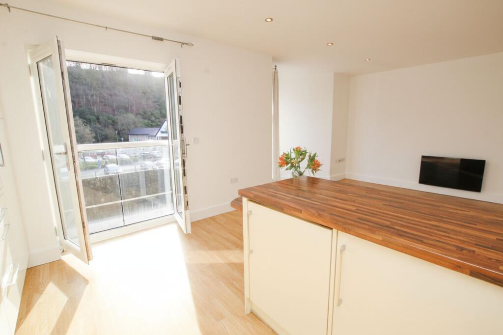 Apartment in Todmorden, Salford - View 3