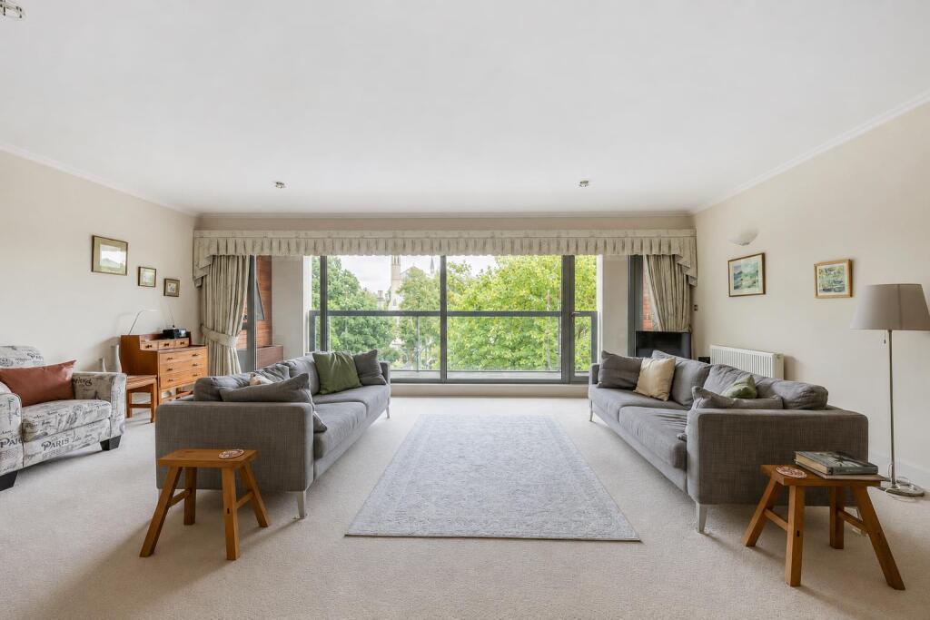 Apartment in Gloucester - View 4