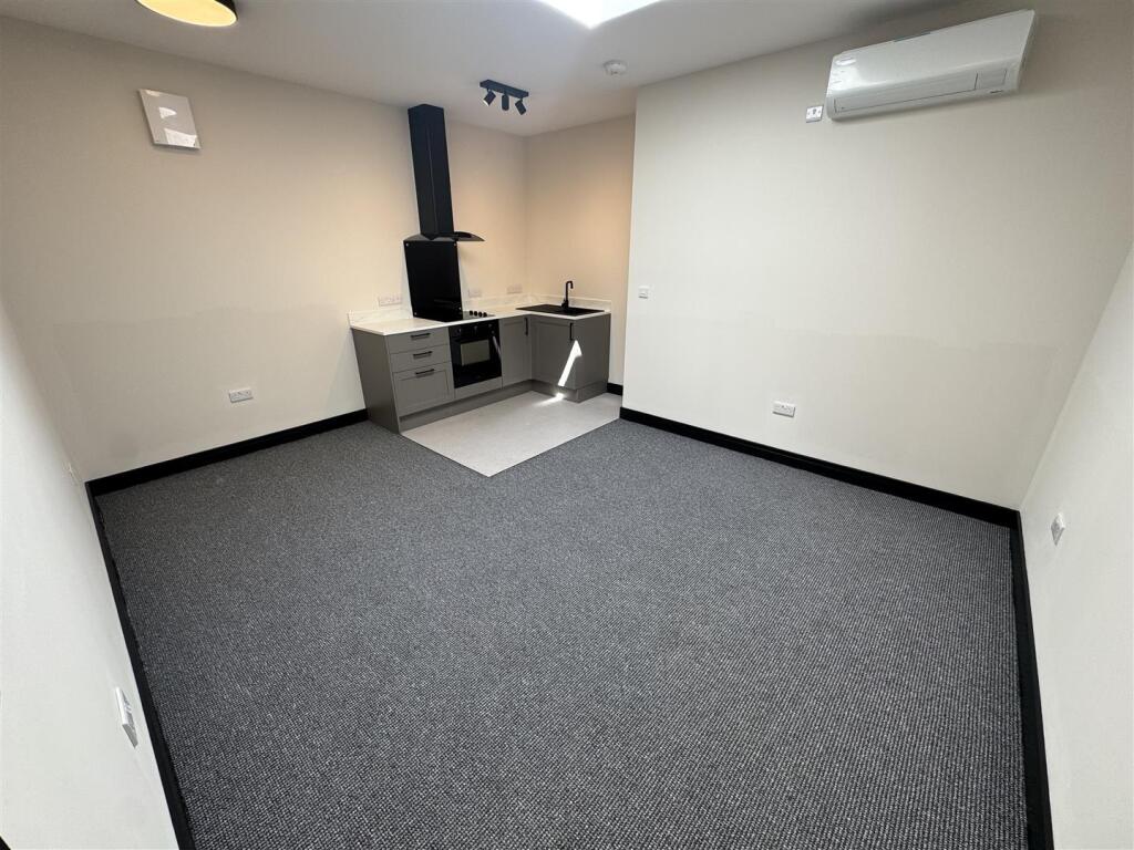 Main image of property: 4 Cornhill Lane, Boston