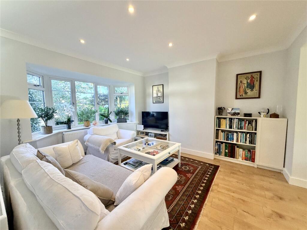 Highfield Road, Lymington, Hampshire, SO41 photo 3
