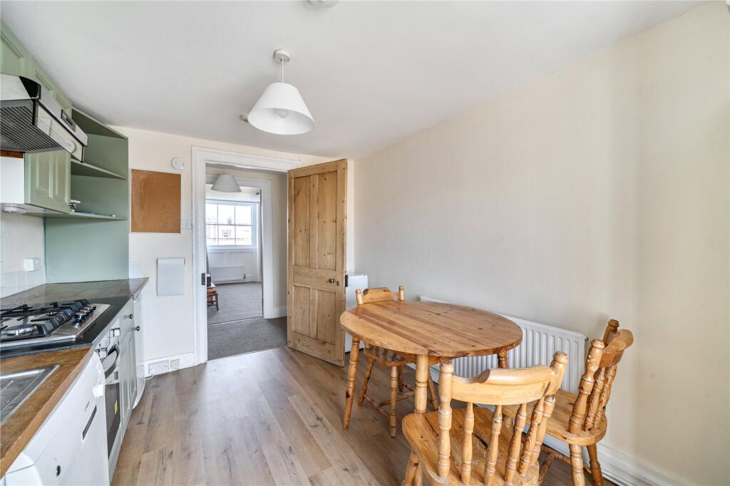 Apartment in Cheltenham, Warden Hill, Montpellier - More