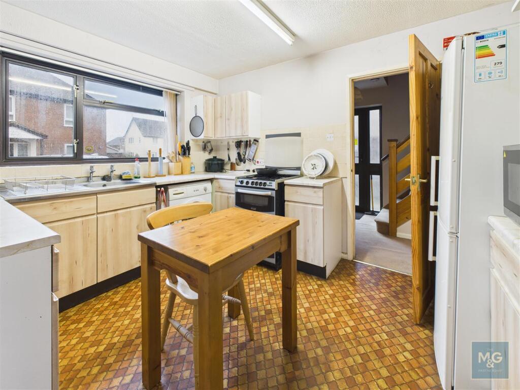 Raedwald Drive, Bury St. Edmunds photo 2