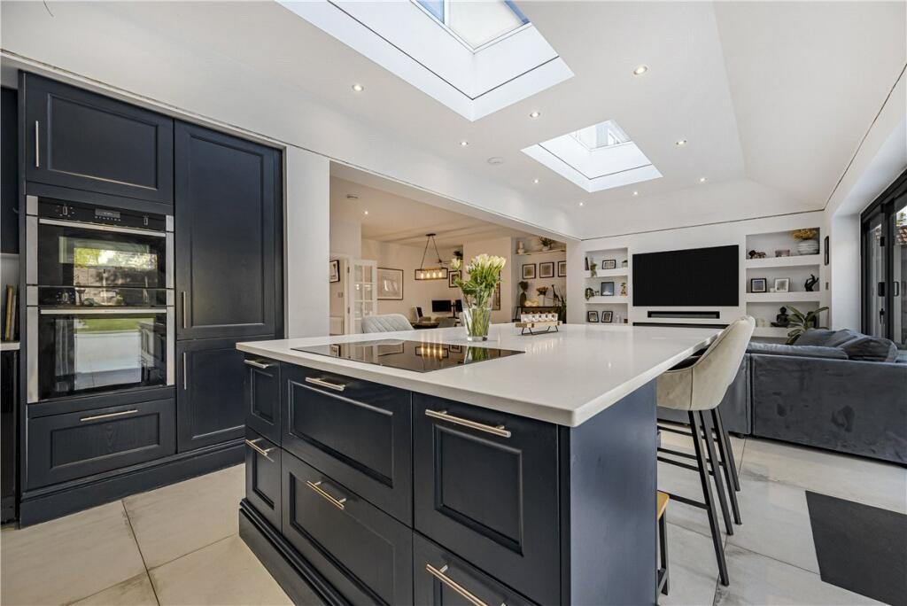 House in Bromley - View 2