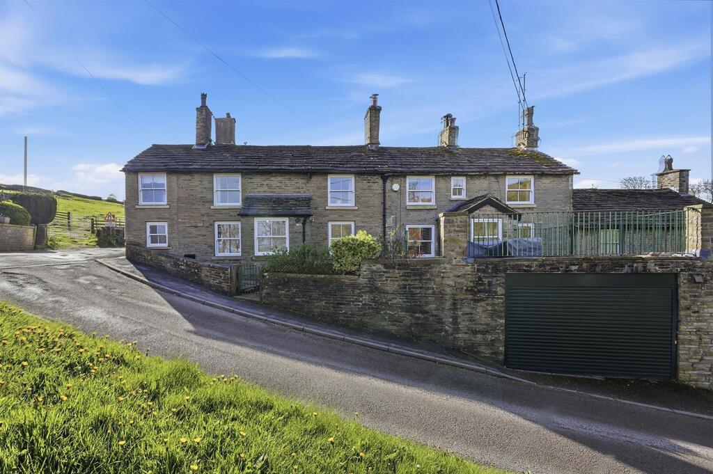 4-bed detached on Mount Pleasant, Rainow, Macclesfield, £530,000