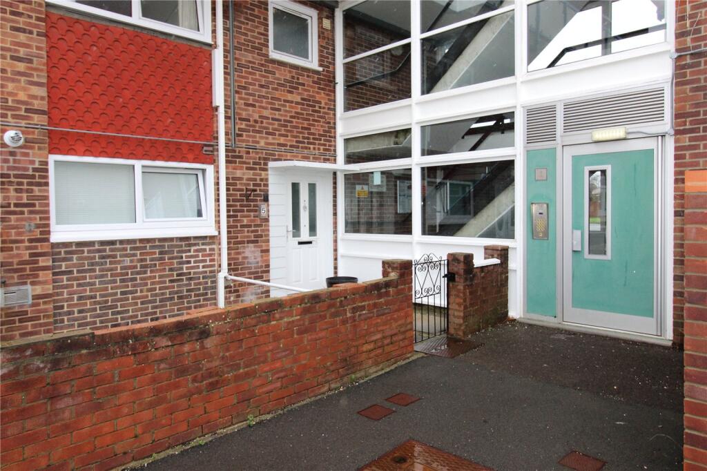 3-bed flat on Nashe Way, Fareham, Hampshire, PO15, £190,000