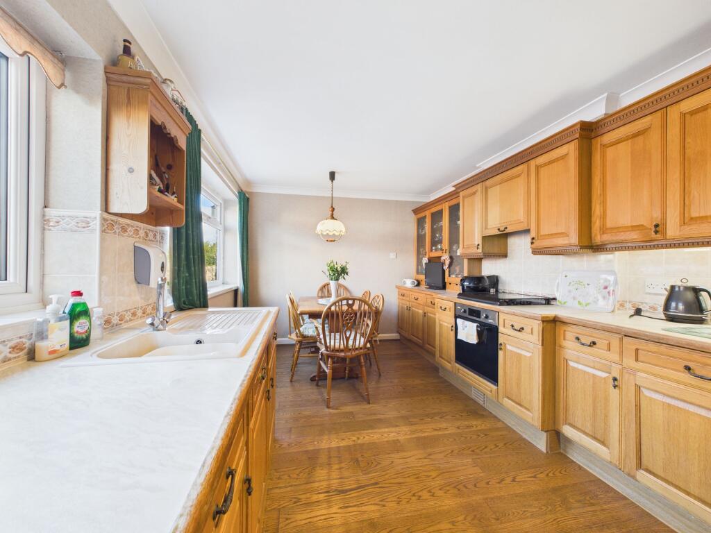2 Hall Close, Nafferton, Driffield, YO25 4JN photo 4
