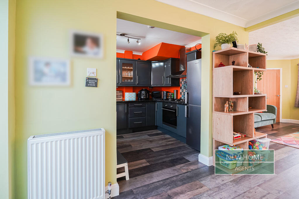 House in Rotherham, Bramley - More