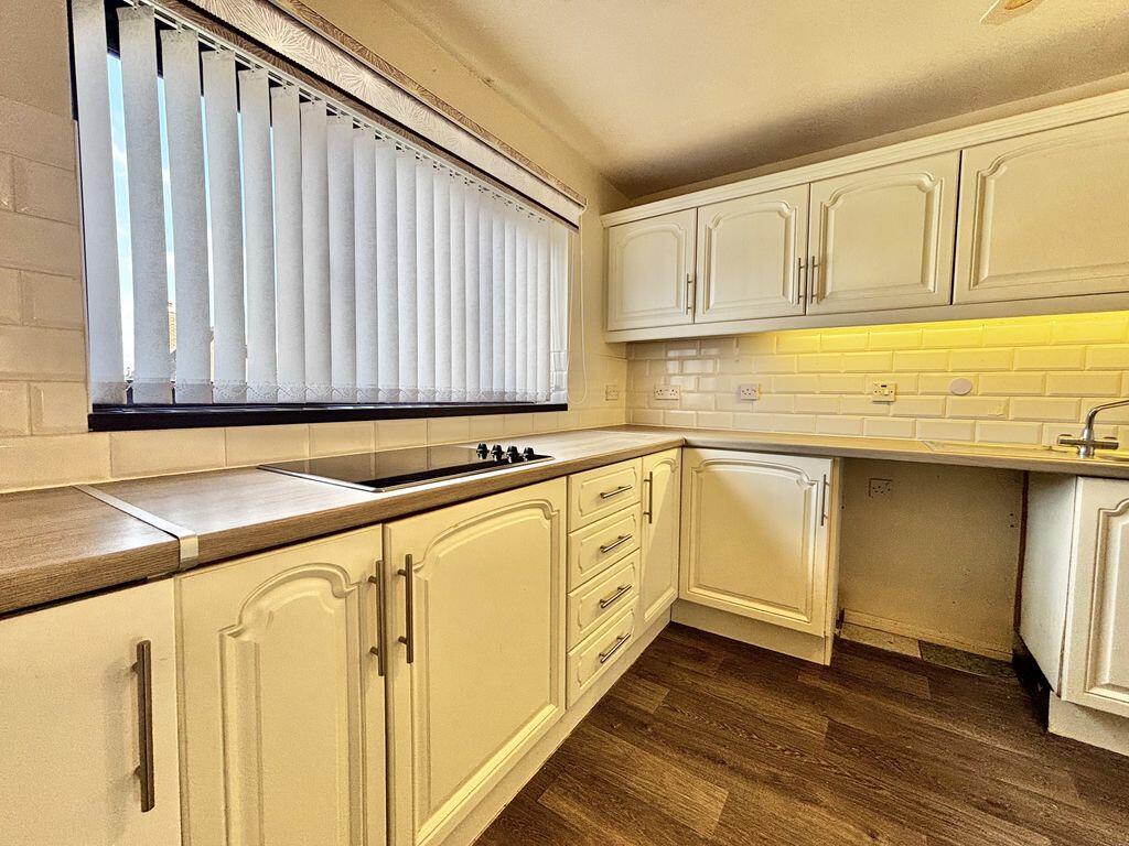 Apartment in Walsall, Pheasey - More