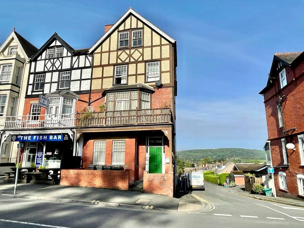 2-bed flat on Ystrad, High Street, Llandrindod Wells, Powys, £79,950