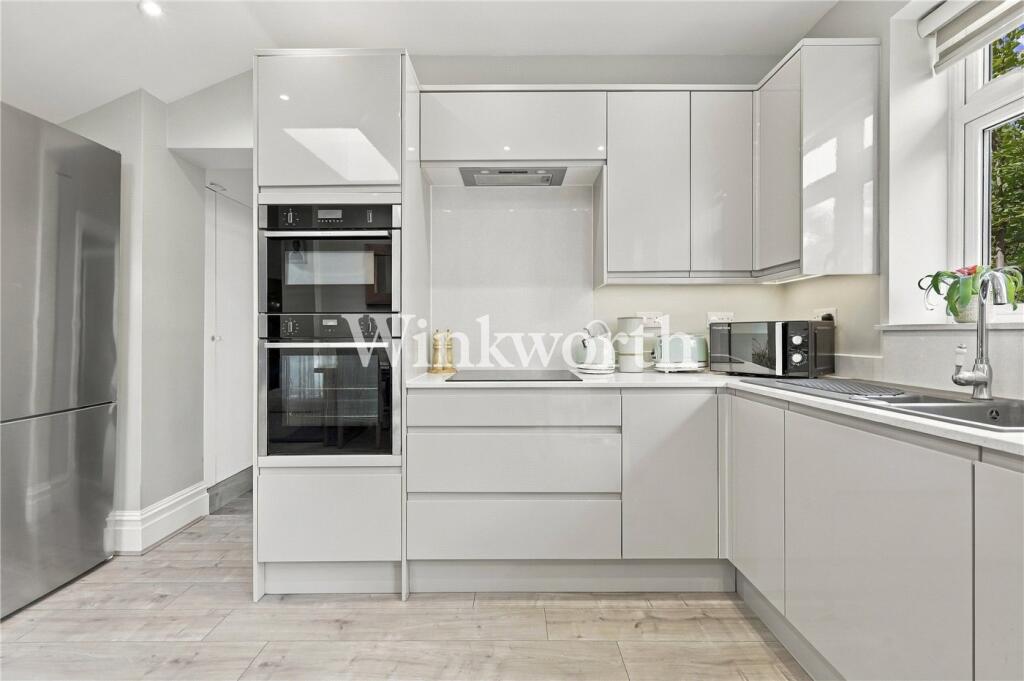 Apartment in London, Winchmore Hill, Palmers Green - More