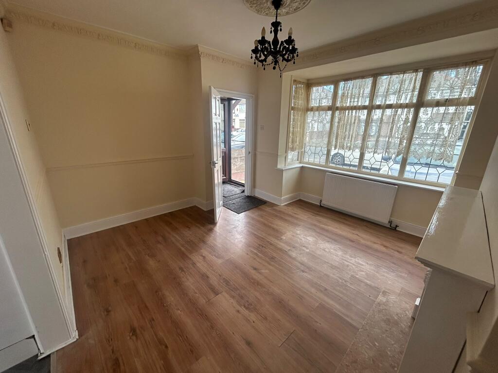 House in Wolverhampton, The Lunt - View 2