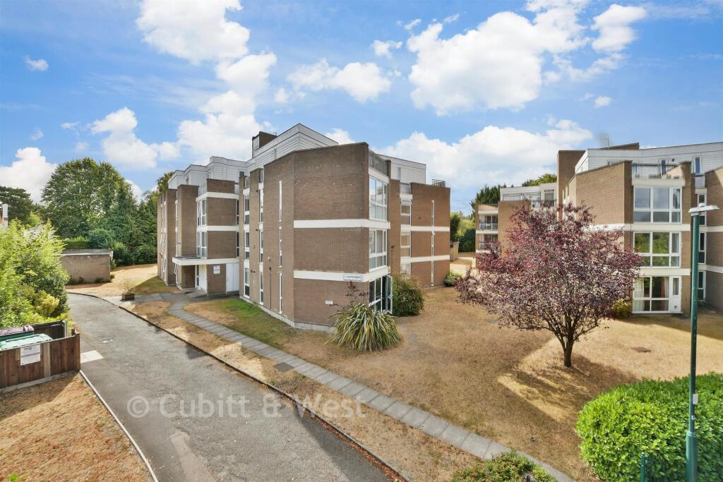 Apartment in Sutton - View 2