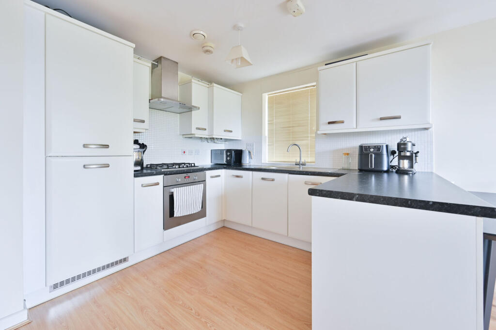 Apartment in Watford, Hertfordshire - View 5