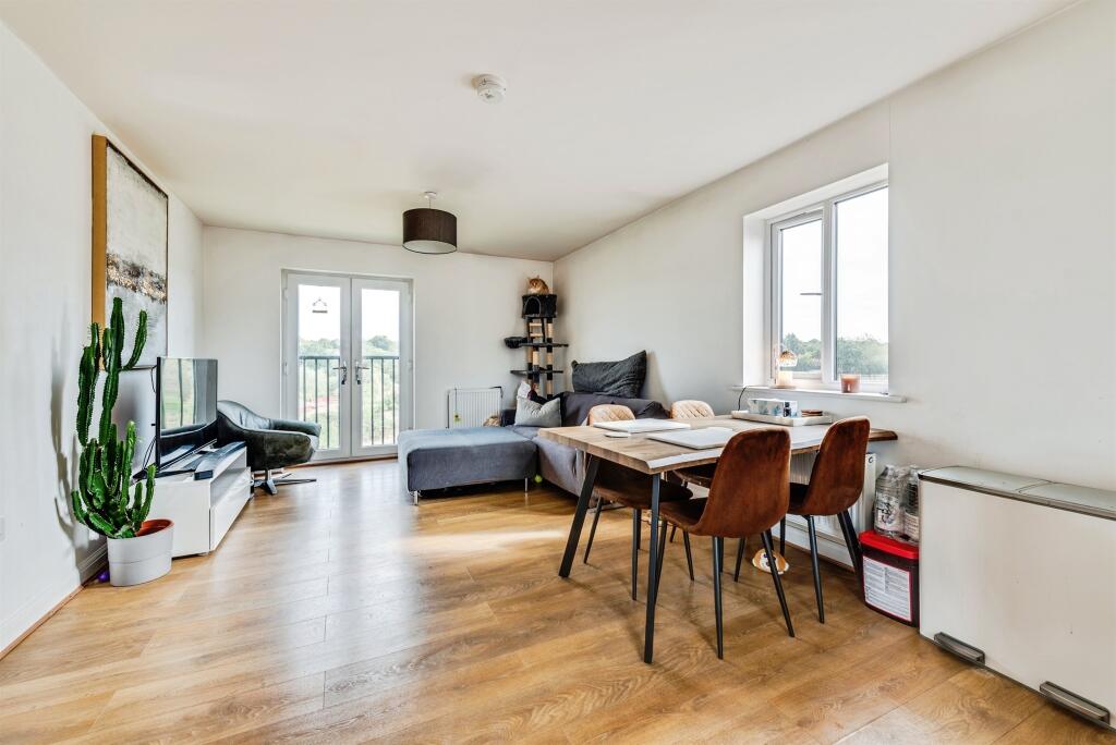 Apartment in Swindon - View 5
