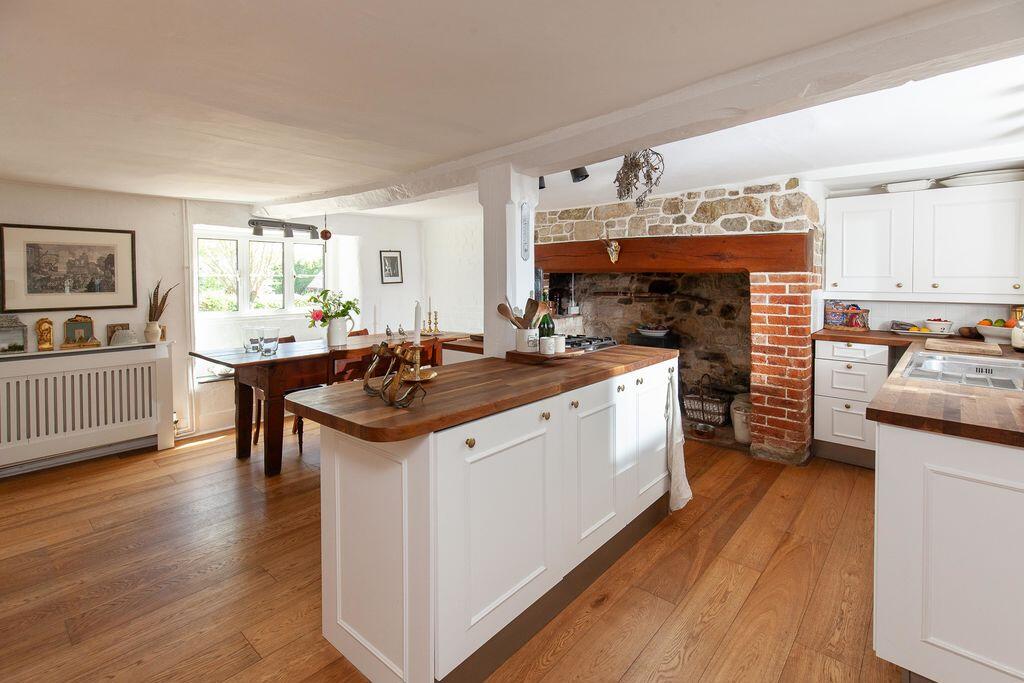 House in Dinton - View 5