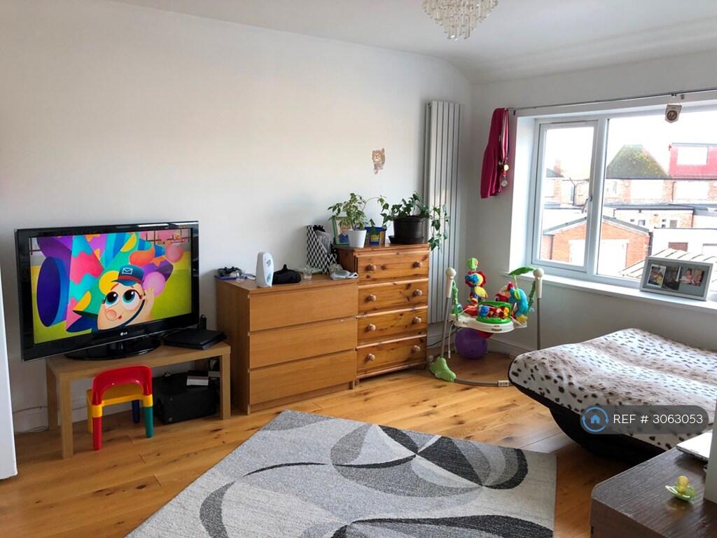 Apartment in London, Greenford - View 4