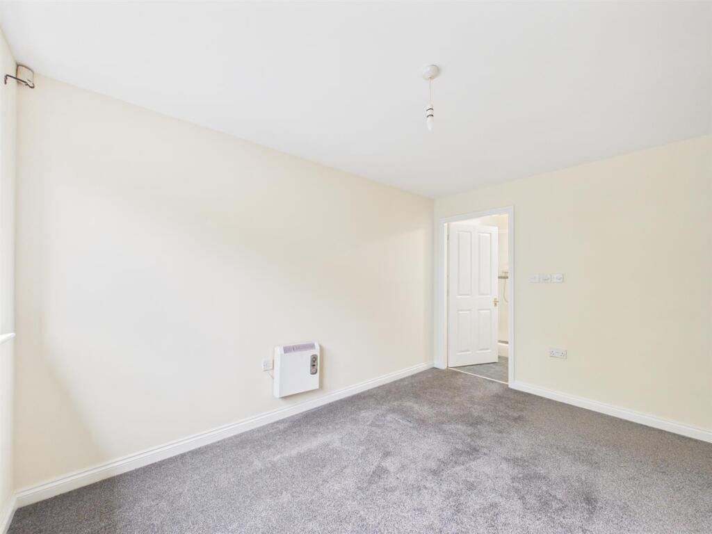 Apartment in North Tyneside, North East - More