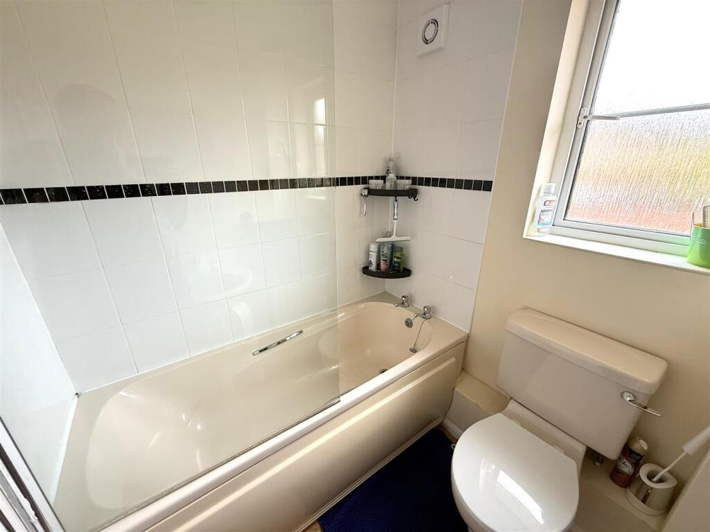 House in Rugby, Eastlands - More