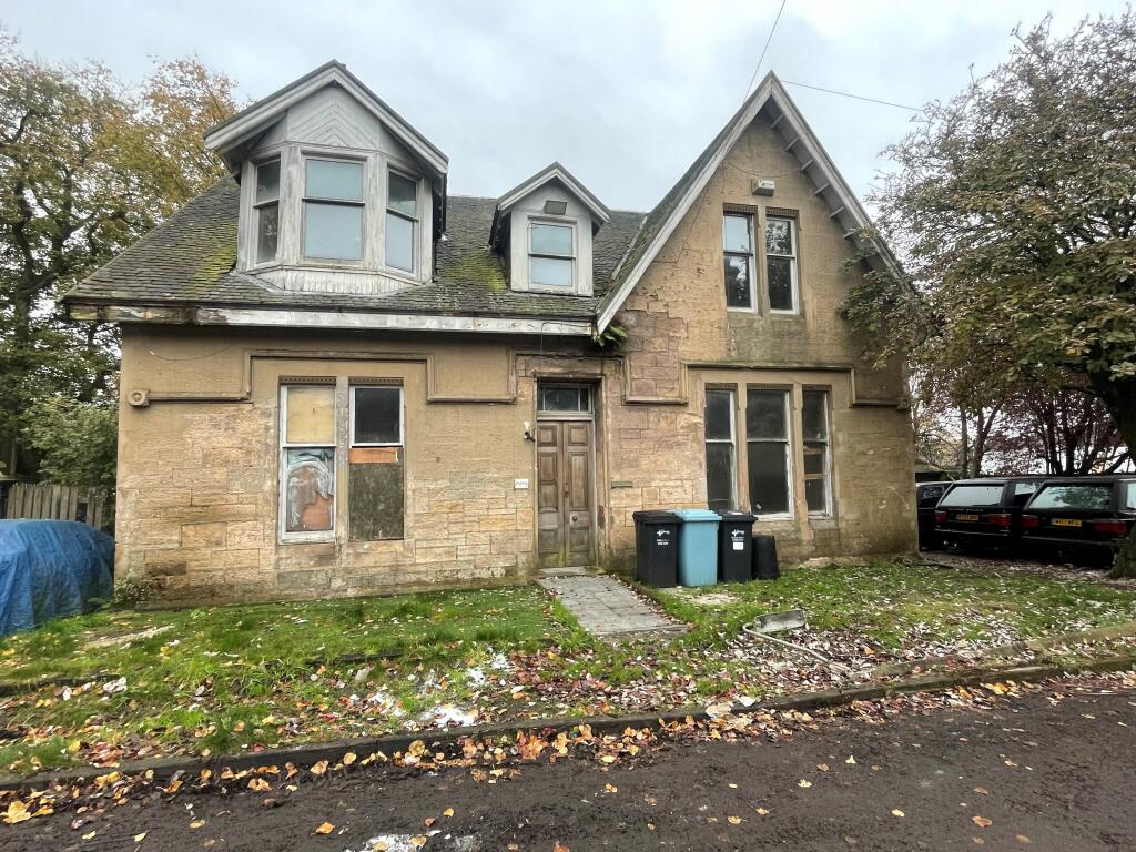 4-bed detached on Mossneuk, East High Street, Town Centre, Airdrie, North Lanarkshire, £200,000