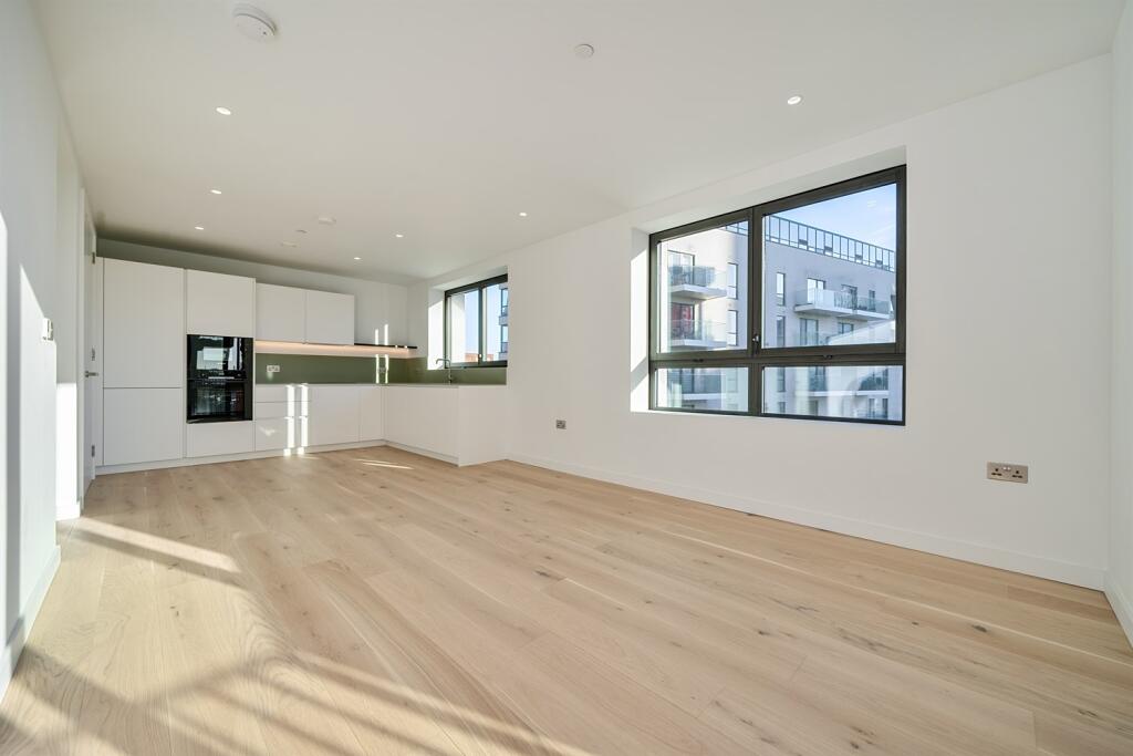 Main image of property: Peninsula Gardens, Pilot Walk, Lower Riverside, Greenwich Peninsula, SE10