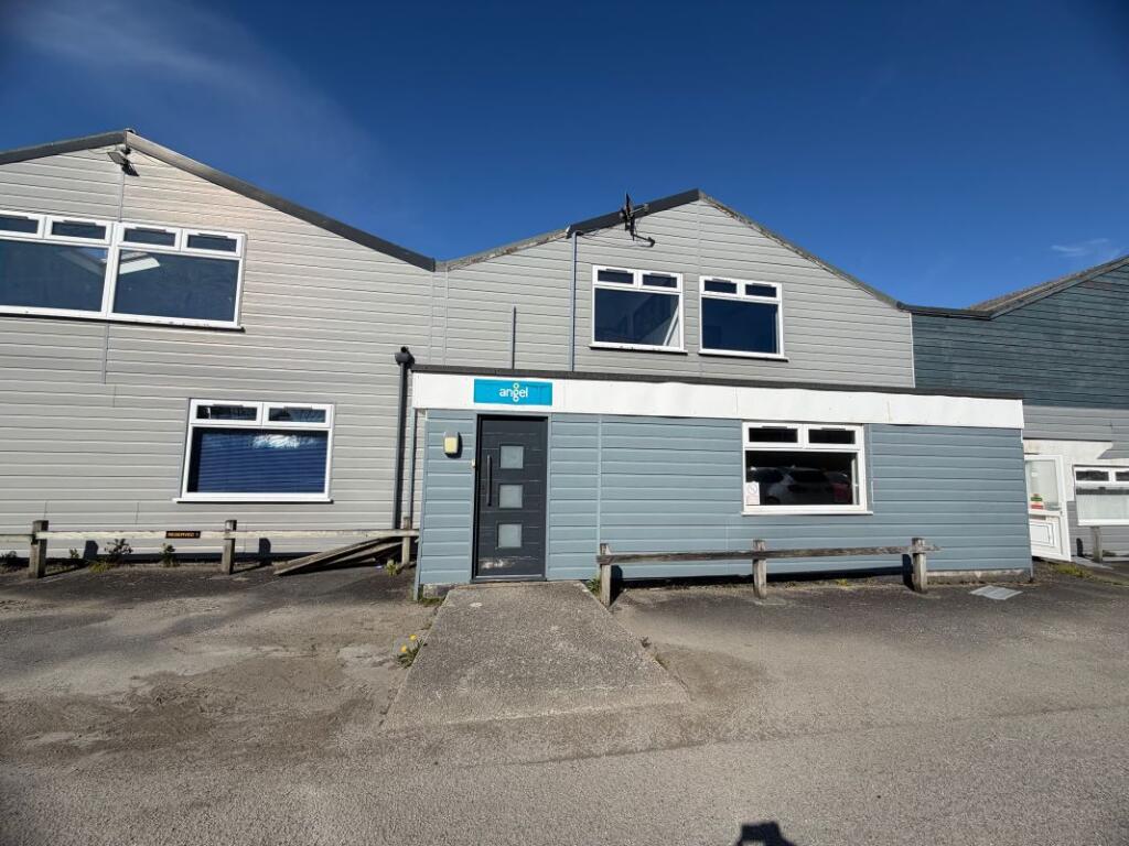 Studio flat on Unit E Office, Par Moor Road, Par, Cornwall, PL24 2SQ, £9,000