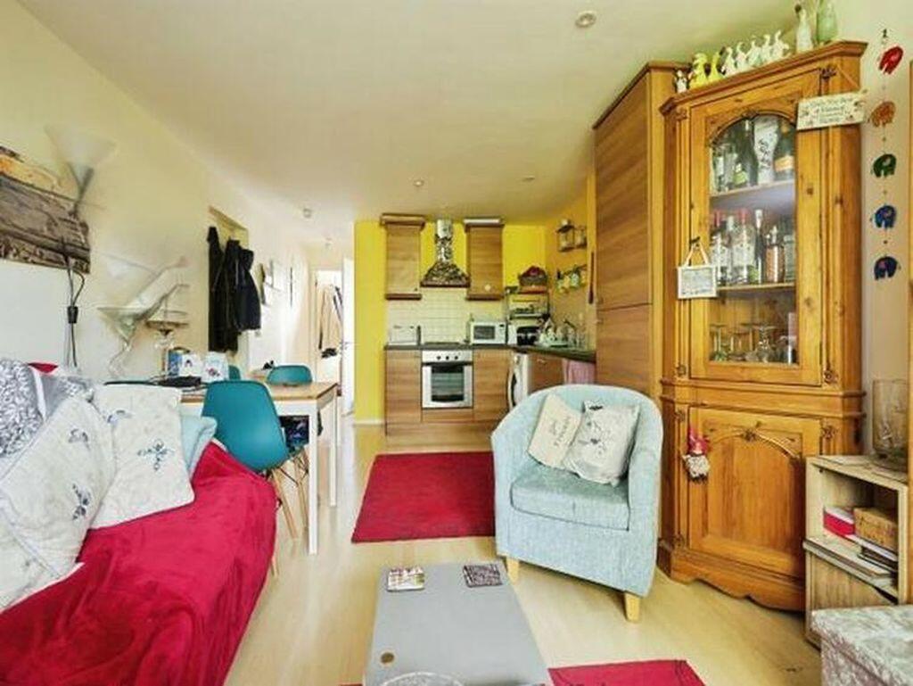 Apartment in Salisbury, St. Paul's - View 5