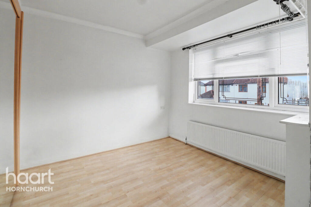 Main image of property: Calbourne Avenue, HORNCHURCH