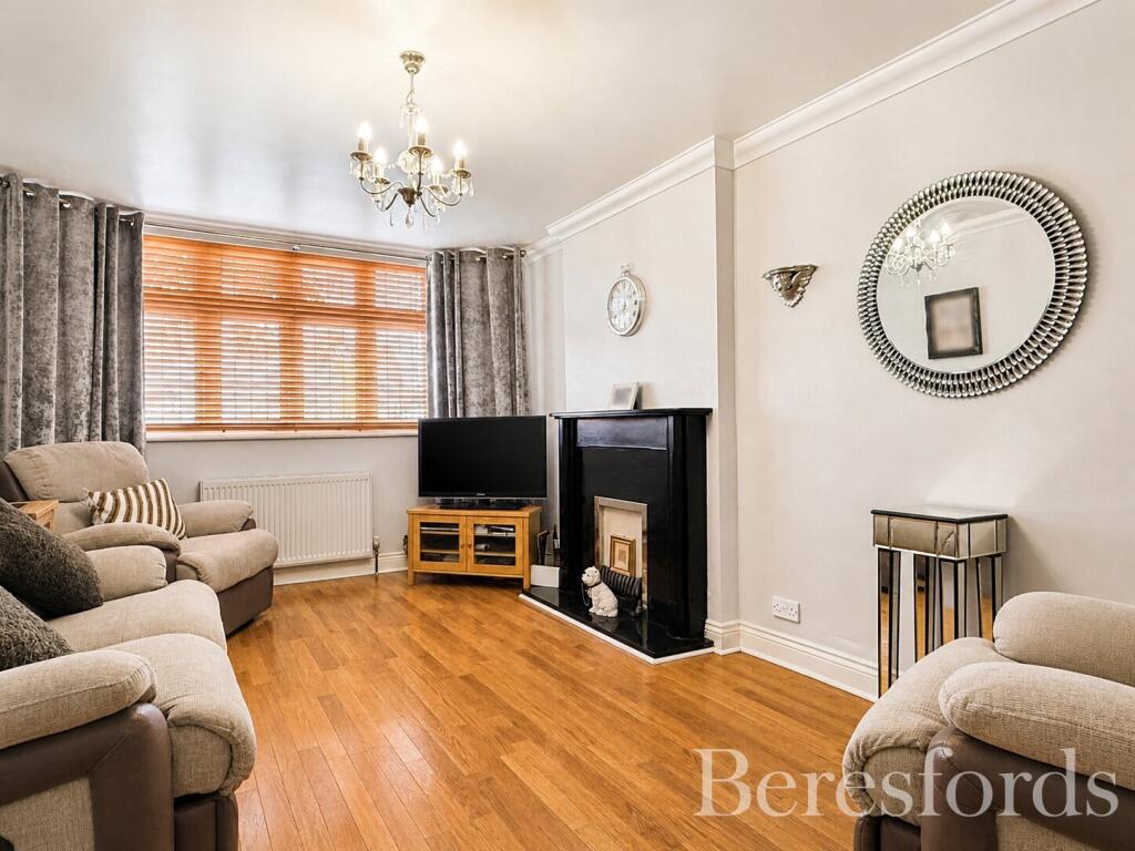 House in Romford - More