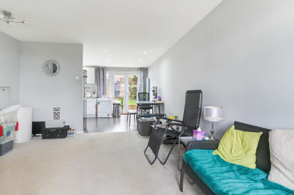 House in Tadworth, Tattenham Corner - View 5