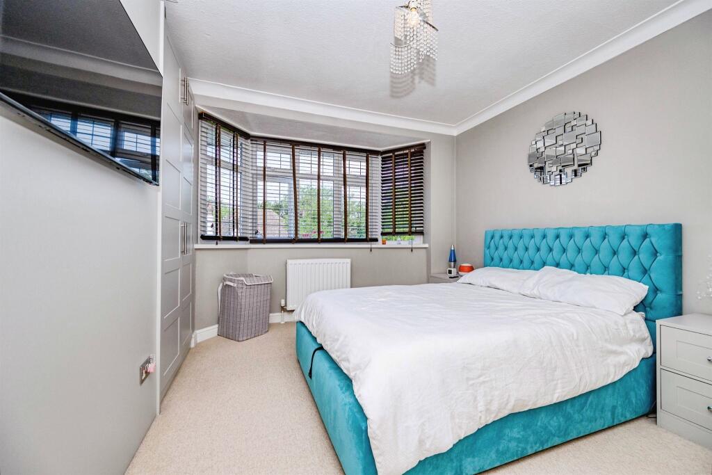 House in Dacorum, Hertfordshire - More