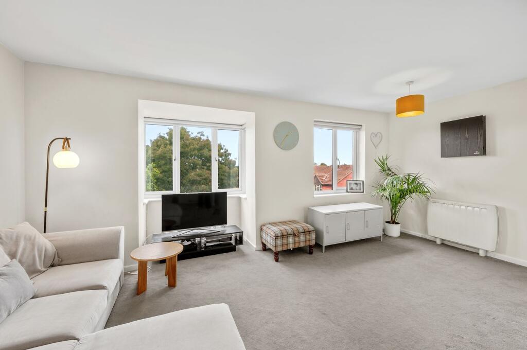 Apartment in Kingston upon Thames - View 4