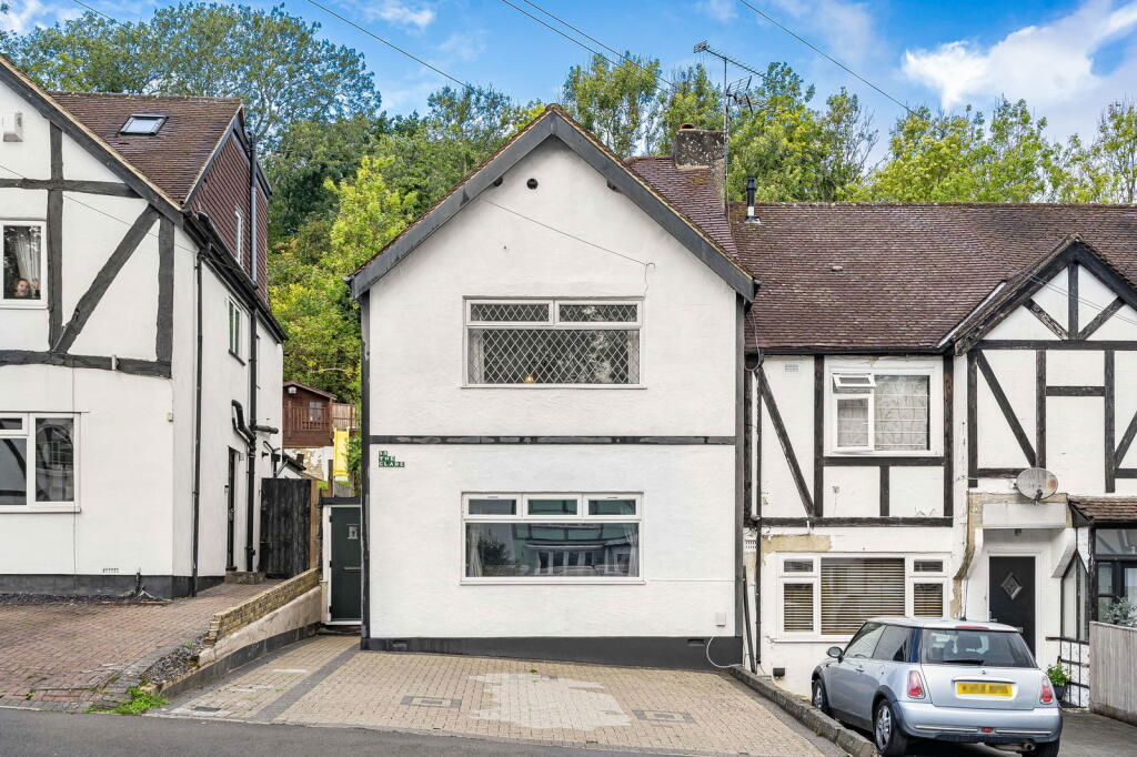 Main image of property: The Glade, Coulsdon, CR5 1SS