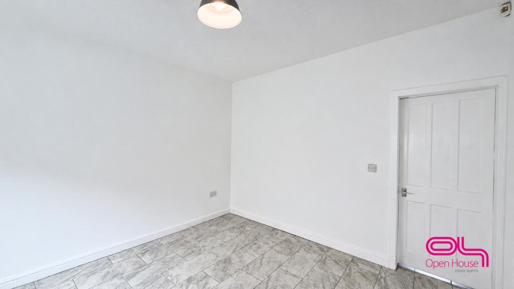 House in Bolton, Brownlow Fold, Halliwell - View 5