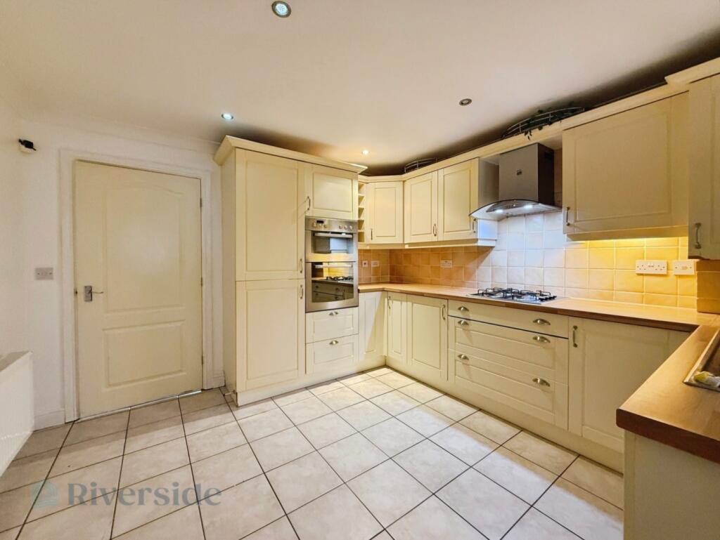 House in Hull - View 5