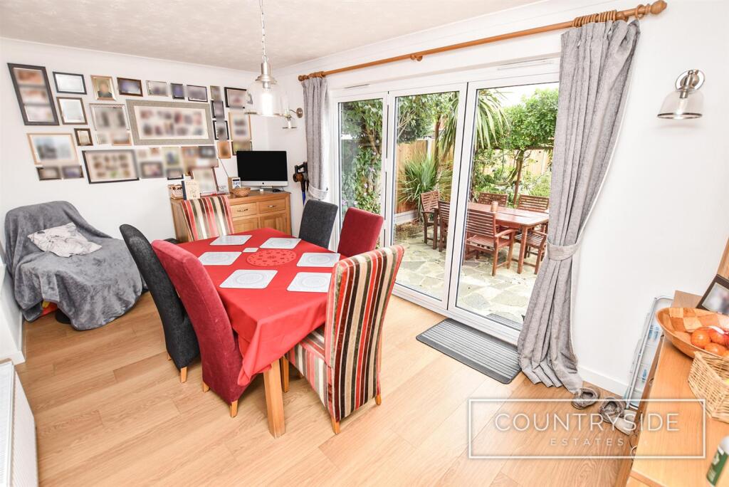 St. Martins Close, Benfleet photo 4