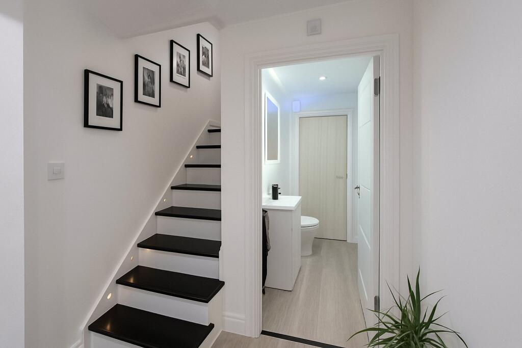 House in London, Mercator Estate, Hither Green - View 5
