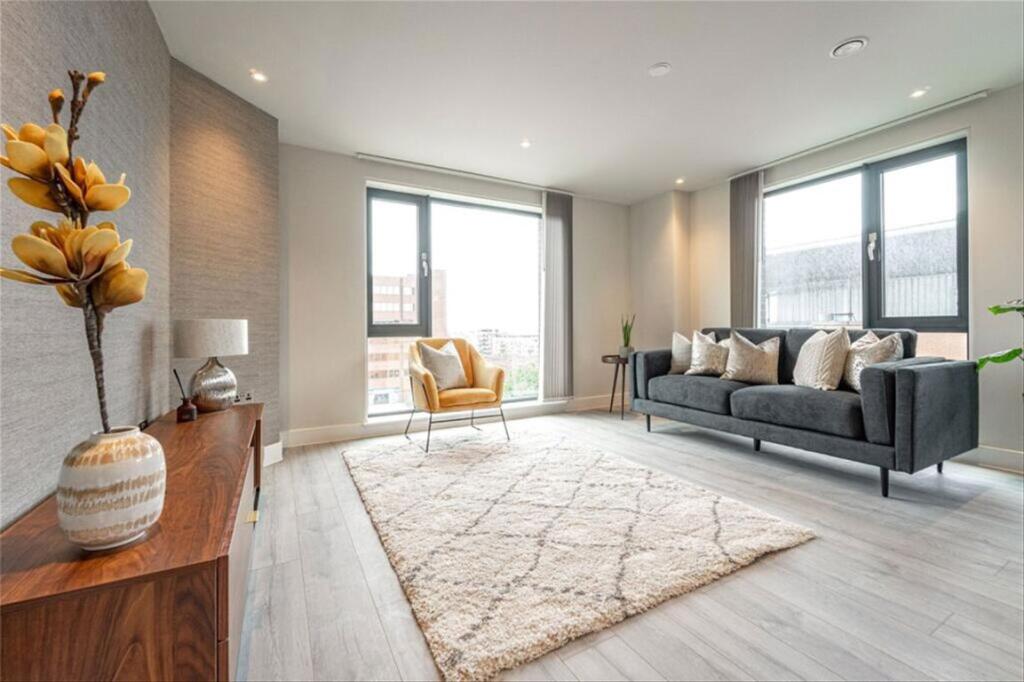 Main image of property: Broad Street, Five Ways