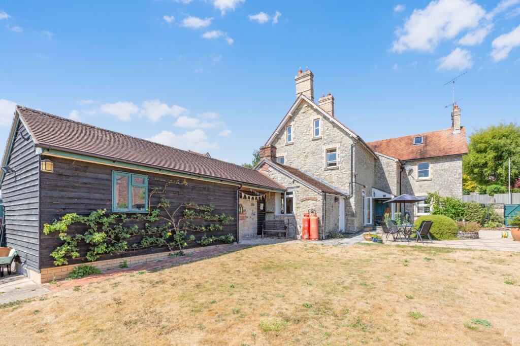 House in Mere, Wiltshire - View 2