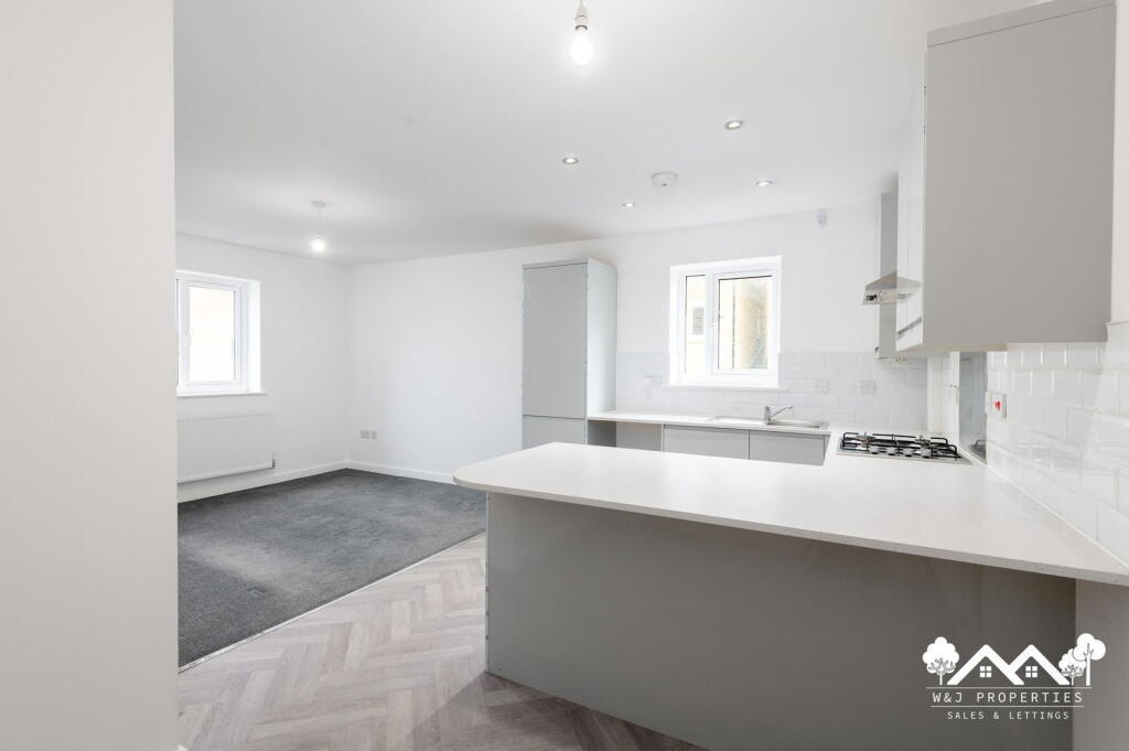 24 Charlestown View, Glossop, Derbyshire SK13 8GT photo 4