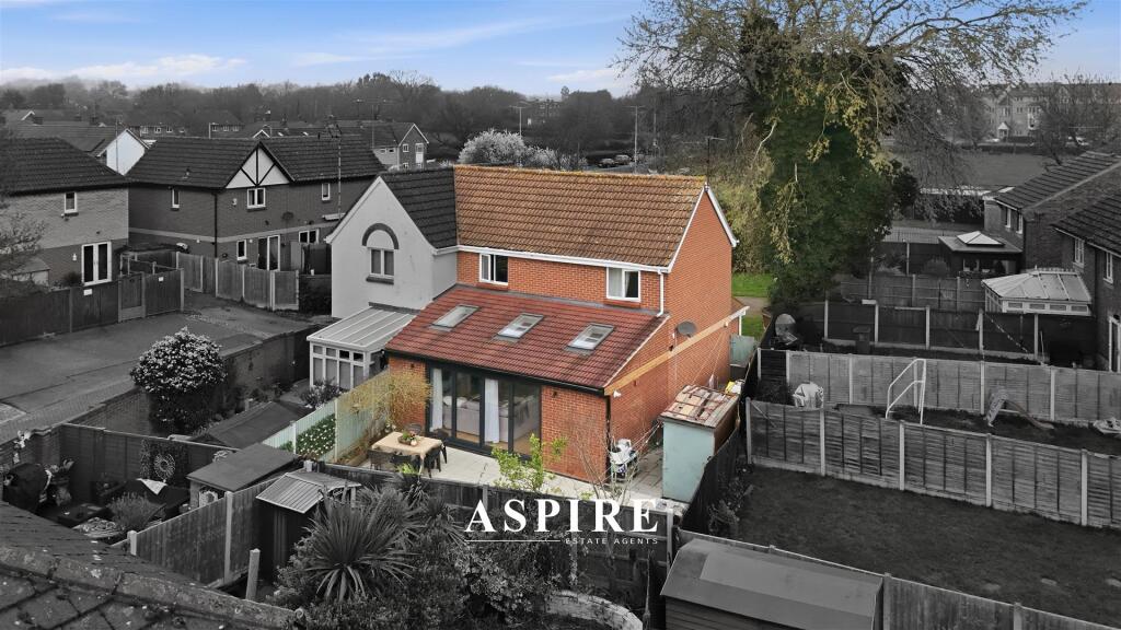 **Off Street Parking** Chalice Close, Basildon photo 3