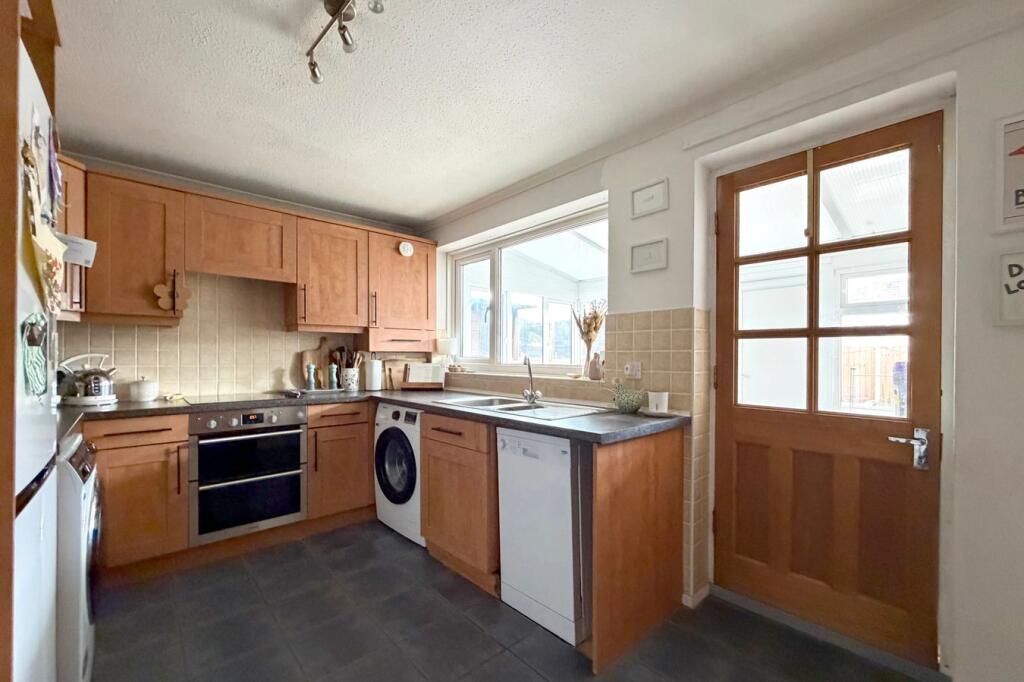 House in Gillingham, Medway - View 5