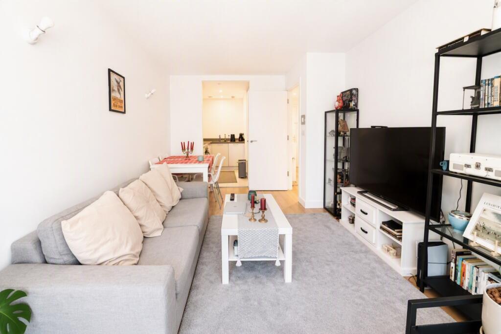Apartment in Southall - View 5