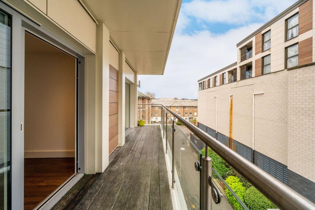 Apartment in London, Norbiton - View 2