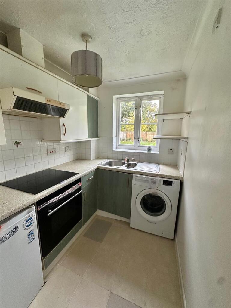Minimax Close, Feltham photo 3