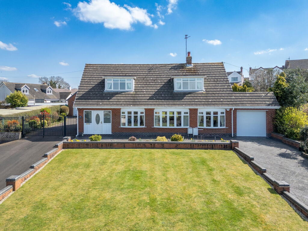 3-bed detached on Dennfield Drive, Off Wolverhampton Road, Cheslyn Hay, Walsall, £575,000