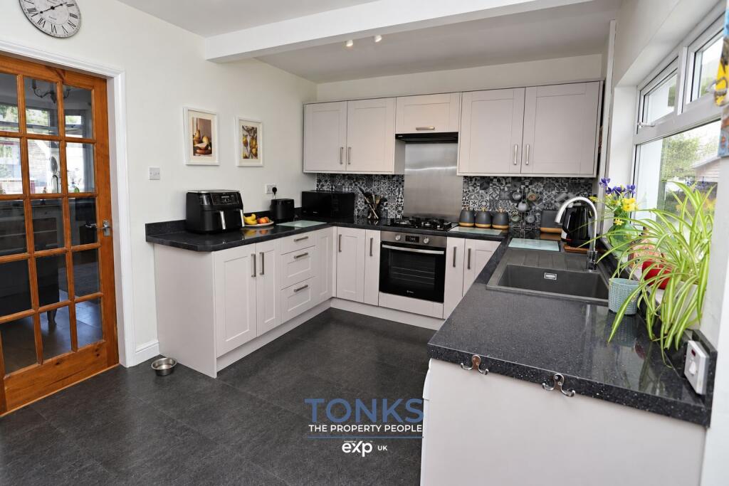 Moat Road, Oldbury, B68 8EG photo 4