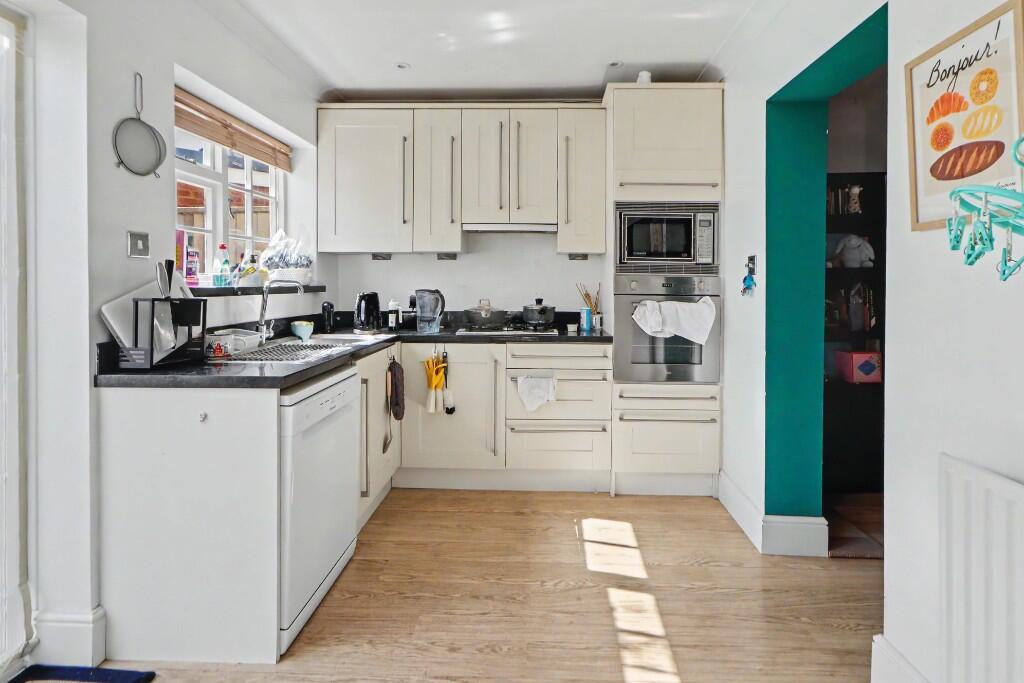 Basils Road, Stevenage, Hertfordshire, SG1 photo 5