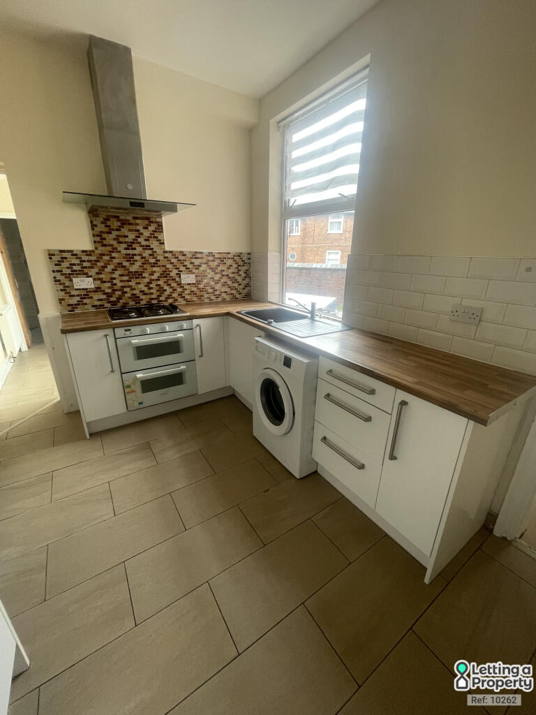 House in Sandwell, West Midlands - More