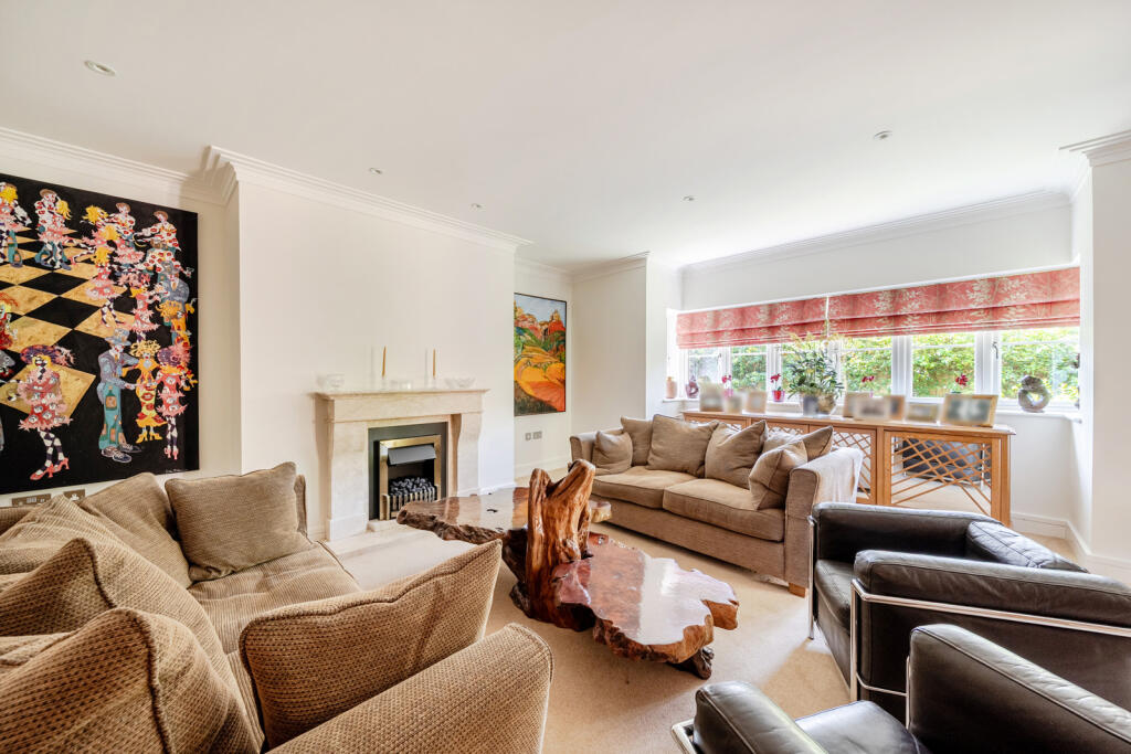 Apartment in Woking, Surrey - View 4